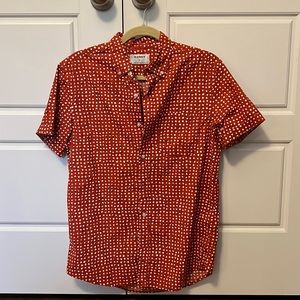 Short sleeve button down with spot pattern